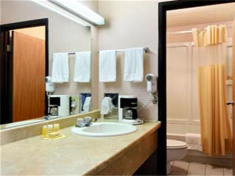 Red Roof Inn Somerset, Pa Bagian luar foto
